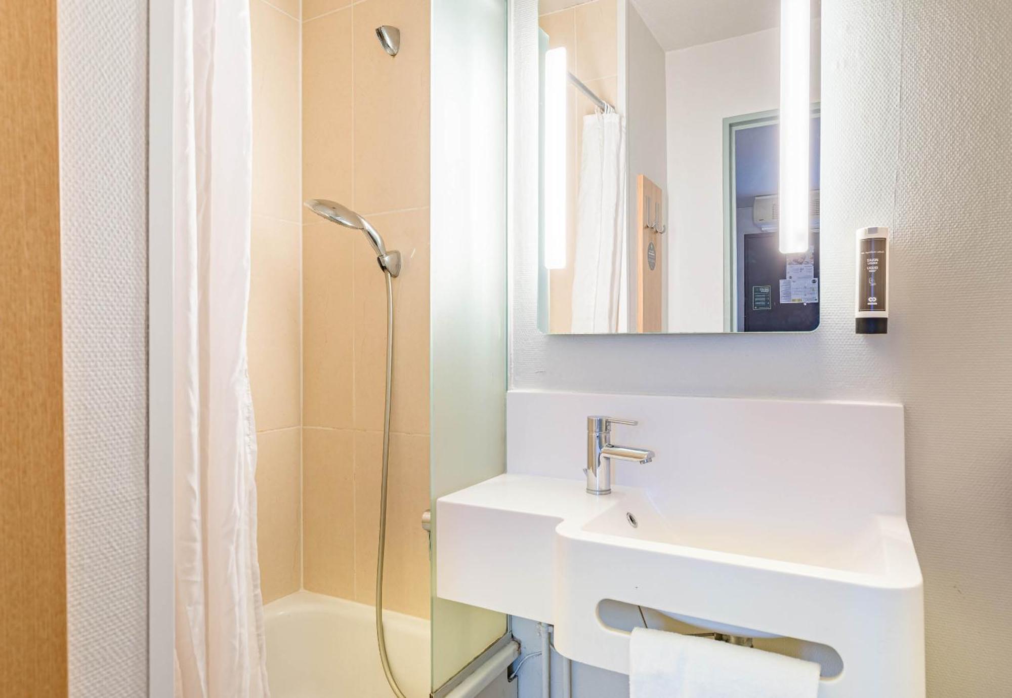 B&B Hotel Tours Sud جو لو تورز المظهر الخارجي الصورة